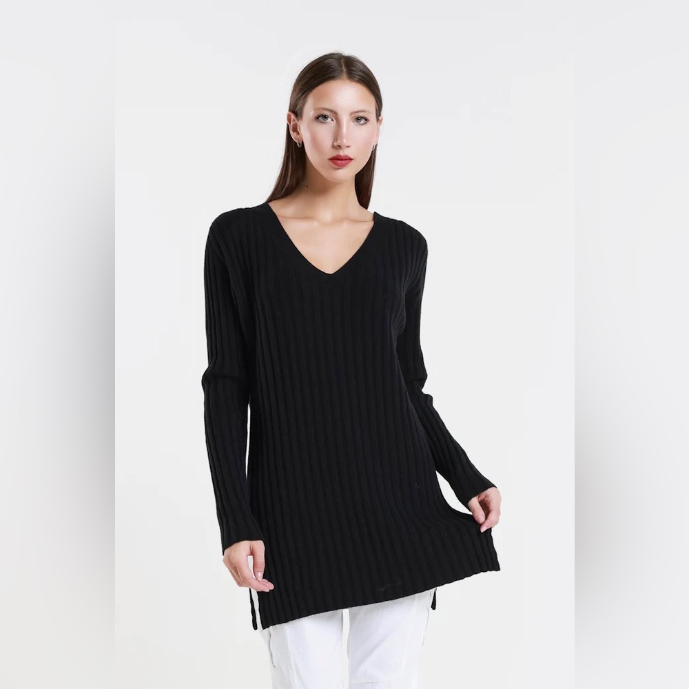 H&M- Black Ribbed V-Neck Sweater‎ Size L